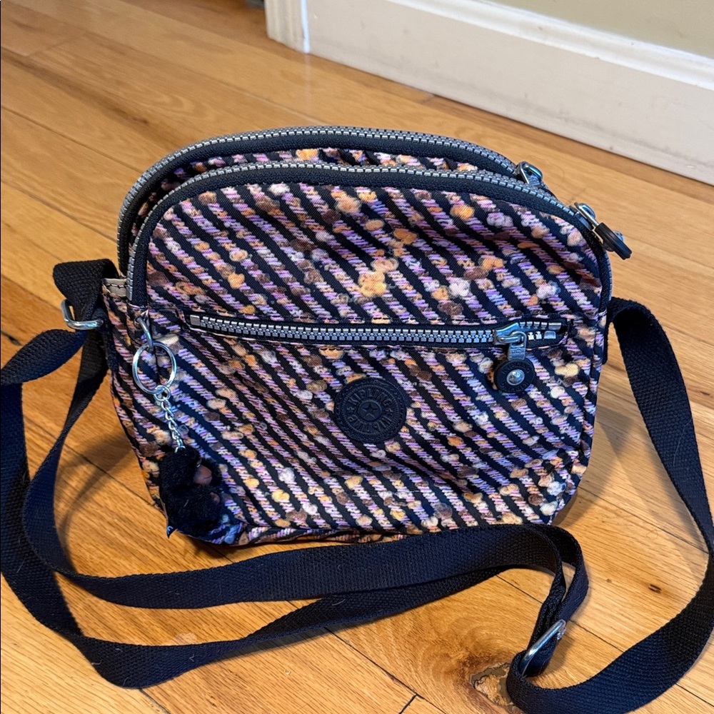 Kipling printed crossbody bag great condition, like new